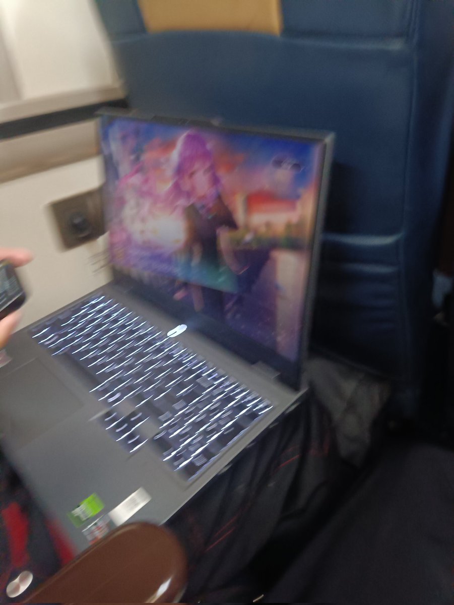 No1Real0's tweet image. MY FRIEND GOT TAMA SUIT ON THE TRAIN