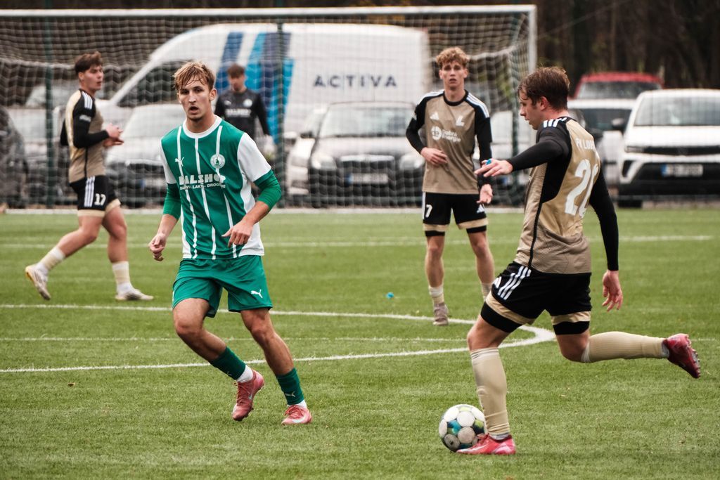 Bohemians B - Loko Praha | 2-1
Dnešní, velmi pěkný zápas plný kombinačních akcí z obou stran bavil nejen hráče, ale i diváky. Oba týmy se předháněly v rychlých akcích a k naší radosti vyšlo ze zápasu lépe Klokaní B.