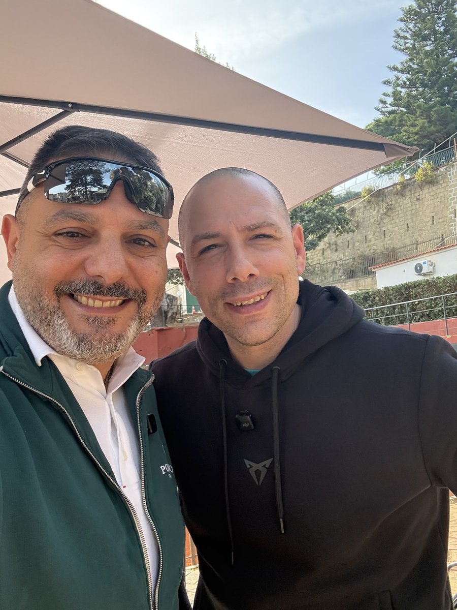 🎙️ Backstage del nuovo episodio con Fabio Ferro 🎾
Tennis a 360°focus sulla preparazione fisica e su come si costruisce uno staff.
Arriva presto 👀

🎙️ Behind the scenes with Fabio Ferro 🎾
Tennis from every angle + deep dive into physical prep and staff structure.
Coming soon 👀