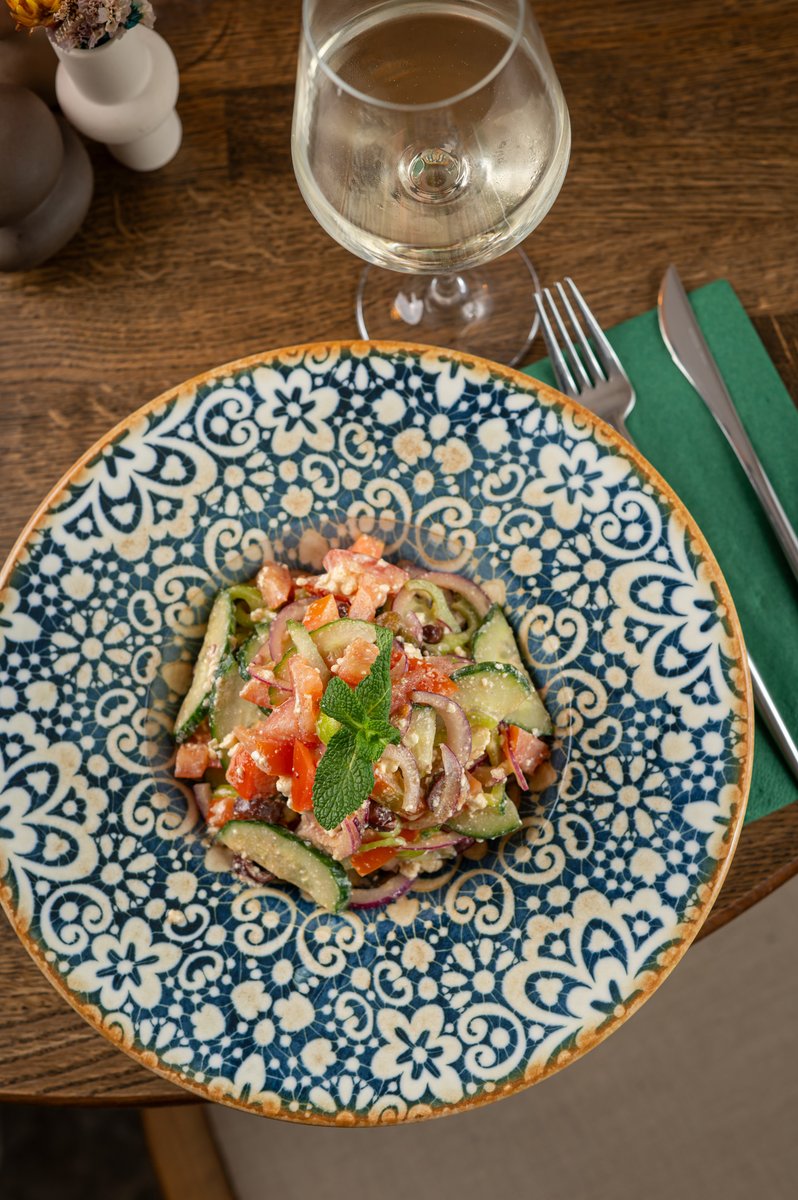 MykonosVictoria's tweet photo. A bowl full of sunshine flavours 🌞🥗
Crisp cucumbers, sweet tomatoes, olives, feta, fresh herbs — the Mediterranean, right here in London.
Paired with a glass of white? Perfection. 😌 https://t.co/zr8RGVzYJZ