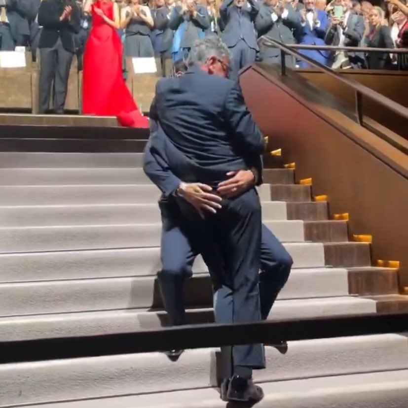 pedro 🦇 tedesco’s love handles tweet media