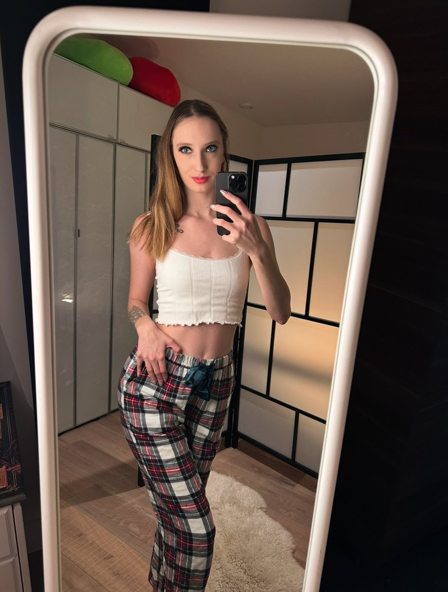 trixiedevos's tweet photo. Hoe spendeer jij het liefst jouw lazy sunday?🥰 https://t.co/0rfdrG0W7N