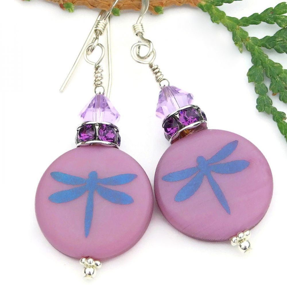 ShadowDogDesign's tweet image. Laser Etched Purple Silk #Dragonfly #Earrings w/ Crystals!  via @ShadowDogDesign #bmecountdown #ChristmasGift #DragonflyEarrings      bit.ly/WingingItSD