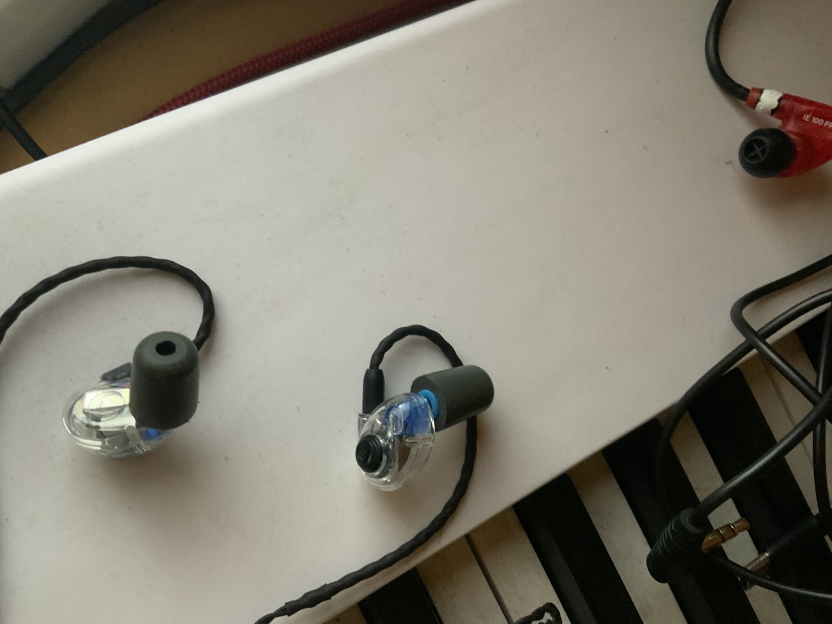 ためしにさっき届いたWestoneのAM-Pro-X20。
先般のリットーベース来、イヤホンどーなの？ってのにきてて
このWestoneのAMってのわ、穴空いてて、むしろ外音聴こえるやつ。いまのとこたぶん一択。わからんけど
AMのX30よりX20のほーが善い。いまの床