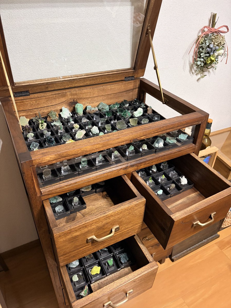 今日は重い腰を上げて石の整理に手をつけました