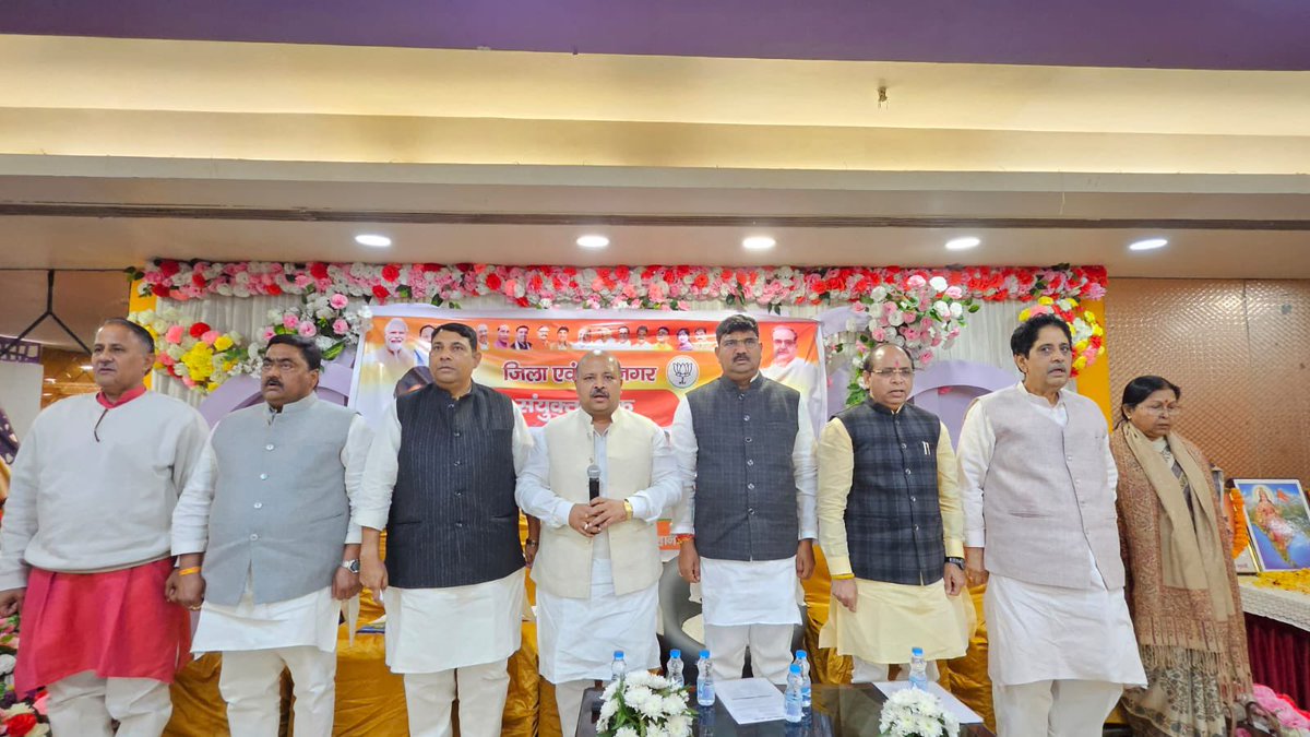 idharampalsingh's tweet image. आज जनपद गाजियाबाद में गाजियाबाद महानगर एवं जिले के माननीय विधायक, बीएलए- 1 और मंडल अध्यक्षों के साथ विशेष गहन पुनरीक्षण (S.I.R) के निमित्त संगठनात्मक बैठक लिया।