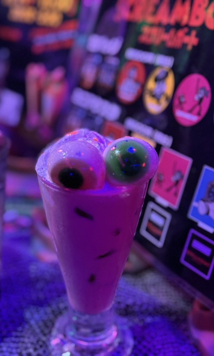 スクリームボート　コラボカフェ　特典　B2ポスター　+　缶バッジ　4個セット おさんぽ文豪ストレイドッグス｜ホログラム缶バッジ(57mm)「おさんぽ