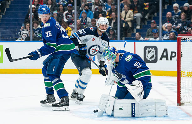 BetRobots's tweet image. www.odds2win🏒TOP-SINGLE TIPS OF THE DAY🏒
(17 November )

🇺🇸 NHL
💥Tampa Bay Lightning vs Vancouver Canucks
Tampa Bay Lightning to win👉@ 1.95

💥Minnesota Wild vs Vegas Golden Knights
Vegas to win👉@ 2.30

💥New York Rangers vs Detroit Red Wings
New York Rangers to win👉@ 2.05