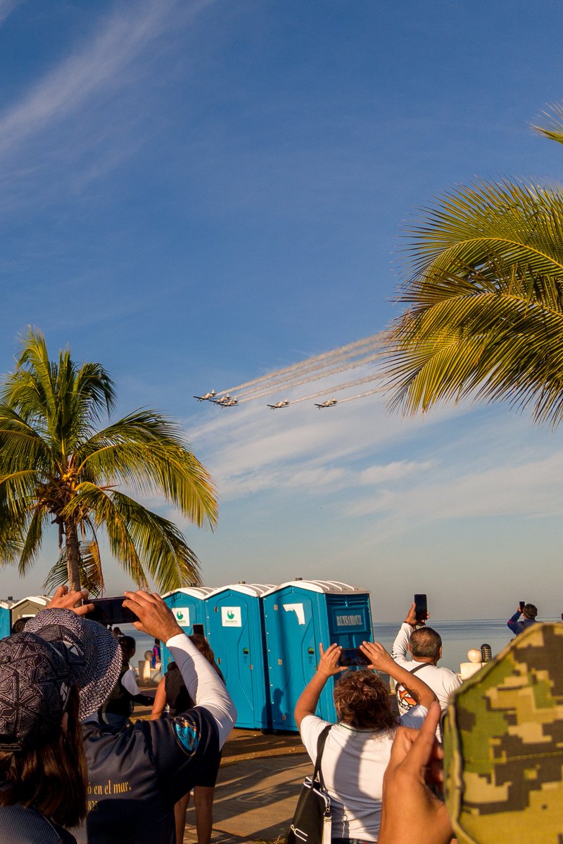 Con una demostración aérea inició la Carrera Atlética 200 Años de la Consolidación de la Independencia en el Mar, Capitán de Fragata Pedro Sáinz de Baranda y Borreyro de la <a href="/SEMAR_mx/">SEMAR México</a>.

#Campeche