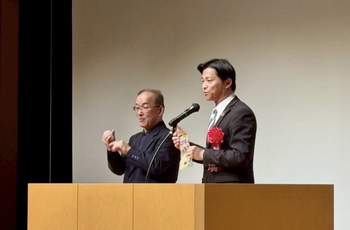 akihito_uesada's tweet photo. 松江テルサにて、中海・宍道湖のラムサール条約登録20周年を記念するフェスタが開催されました。

毎年6月に行う「中海・宍道湖一斉清掃」をはじめとして、両湖の環境保全と活用にご協力いただいているみなさんに感謝です！

20周年を機に両湖を大切に守る機運を高め、未来につないでまいりましょう^_^ https://t.co/Uh0wErBFpf