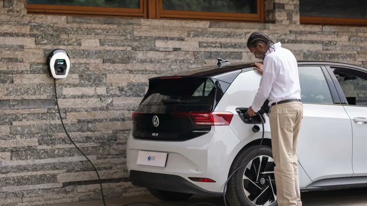 vaielettrico's tweet photo. Decine di migliaia di nuovi automobilisti elettrici, peccato non ci siano più gli incentivi per le wallbox. Ma un sostegno, ma bisogna cambiare le pompe di calore, arriva con il conto termico ➡️➡️➡️https://t.co/4dpu8sfVI7 https://t.co/x6QL8Y5Erw