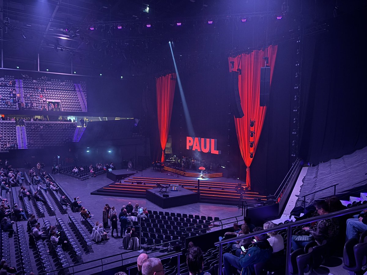 Gert1962's tweet photo. Bij Paul de Leeuw and Friends in Ahoy. Ik ben benieuwd :-) #optreden #concert #live 😄🎶 https://t.co/CY36EjFbZL