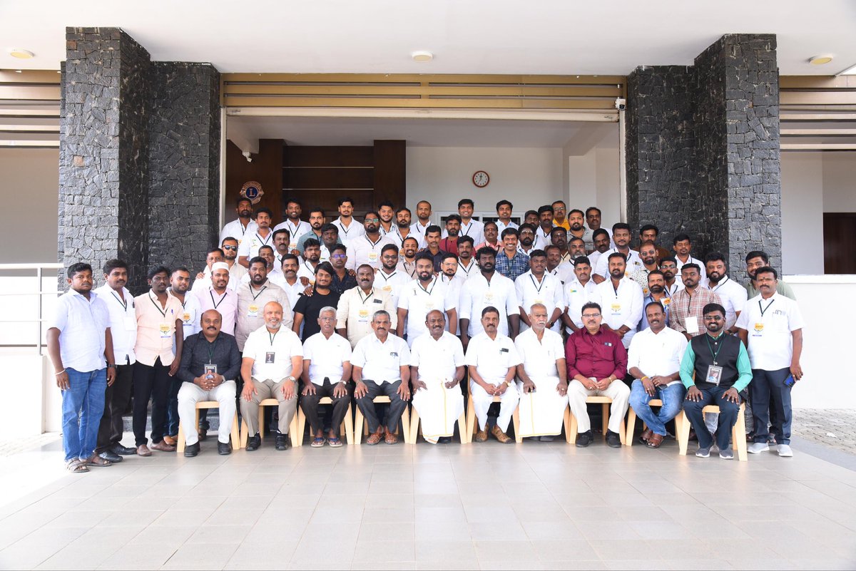 tnvsp_youthwing's tweet image. தமிழ்நாடு வணிகர் சங்கங்களின் பேரமைப்பு இளைஞரணி நடத்திய வணிகர் தலைமை திறன் வளர்ச்சி பயிற்சி பட்டறை மிகச் சிறப்பாக நடைபெற்றது !

நாள் -13/11/25
புகைப்படங்கள் Day - 2
இடம் : அரிமா சங்க தலைமை பயிற்சி மையம்,ஏற்காடு,சேலம்

நிகழ்ச்சி ஏற்பாட்டாளர்:
திரு.R.சரவணன்
தர்மபுரி மாவ.இ அமைப்பாளர்