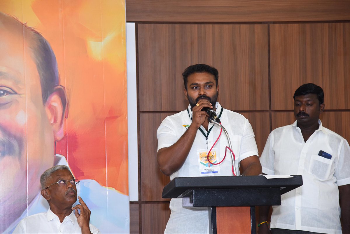 tnvsp_youthwing's tweet image. தமிழ்நாடு வணிகர் சங்கங்களின் பேரமைப்பு இளைஞரணி நடத்திய வணிகர் தலைமை திறன் வளர்ச்சி பயிற்சி பட்டறை மிகச் சிறப்பாக நடைபெற்றது !

நாள் -13/11/25
புகைப்படங்கள் Day - 2
இடம் : அரிமா சங்க தலைமை பயிற்சி மையம்,ஏற்காடு,சேலம்

நிகழ்ச்சி ஏற்பாட்டாளர்:
திரு.R.சரவணன்
தர்மபுரி மாவ.இ அமைப்பாளர்