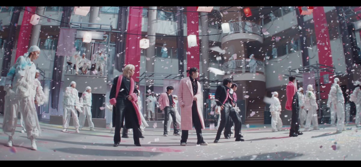 do it is the upgraded version of backdoor meanwhile divine is the darker upgraded version of thunderous 🙂‍↕️ skz bringing back their  iconic eras we love to see it