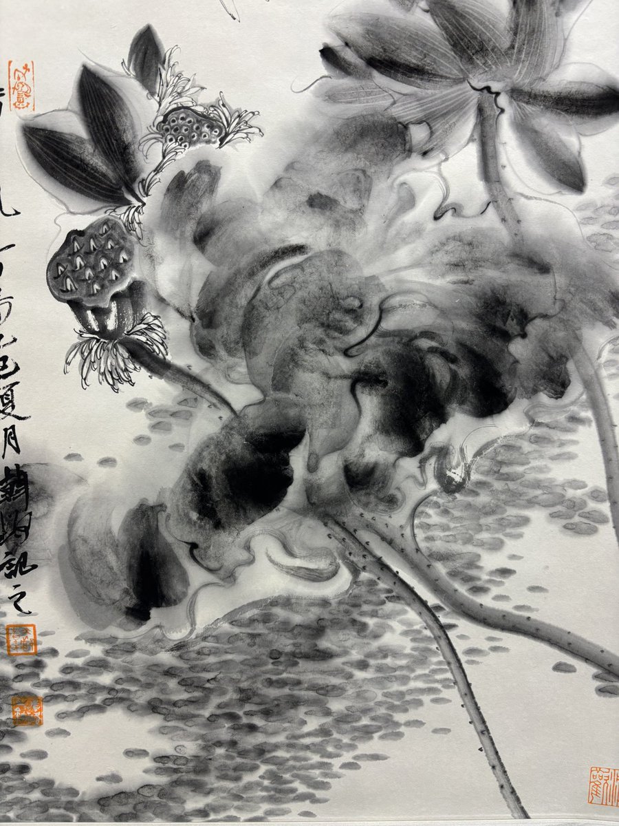 京橋の京橋近鉄ビルで杭州の中国美術学院の先生方の作品展示があったので見に行きました。墨色の奥行きの深さ、表現の多様さが素晴らしかったです。写真では墨色の良さの半分しか伝わらないですね………図録もすごいので、興味ある方は行ってみてください。 