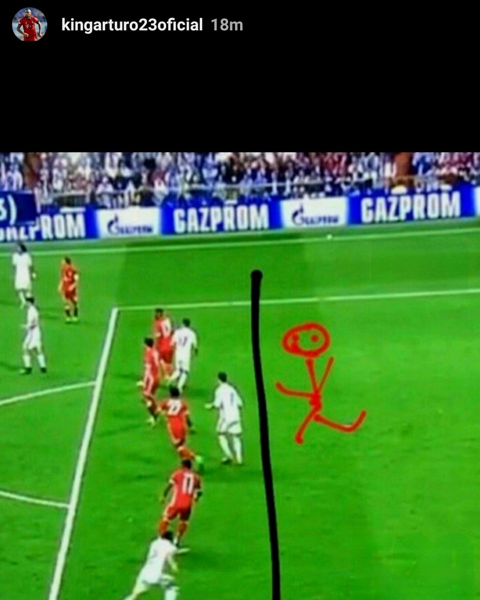 BarcaWorldwide's tweet image. Arturo Vidal posted how that Ronaldo goal against Bayern was onside😂
