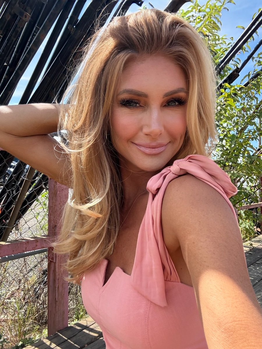 BrandenRoderick's tweet image. Which baseball player holds water?
The pitcher. 🤣⚾️🧢

Happy Sunday! Let’s have a great day 💓