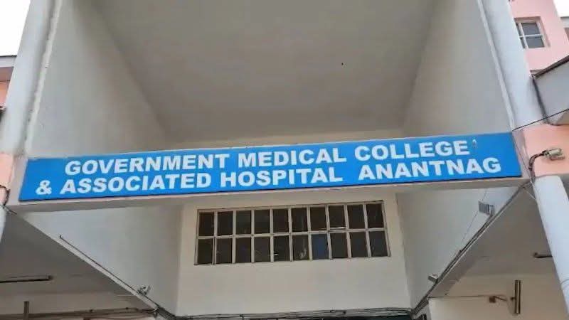 अजीत डोवाल ने दिल्ली टेटर अटैक के बाद ही कहा था कि इस बार पाकिस्तानी आइएसआइ ने अपने इंटेलिजेंस के लिए भारत में भारत से नफरत रखने वाले मुस्लमानों से ज्यादा हिंदूओं की भर्ती की है।

और इसी कड़ी में अनंतनाग से डाक्टर प्रियंका शर्मा की गिरफ्तारी हुई है,जिससे इस आतंकी हमले में