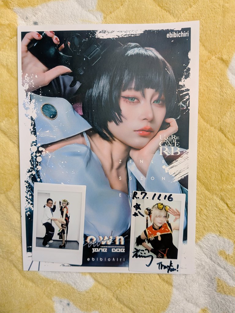 えびびちりさん（@EBICHIRI_cos）の本日のチェキとこの前買った写真集