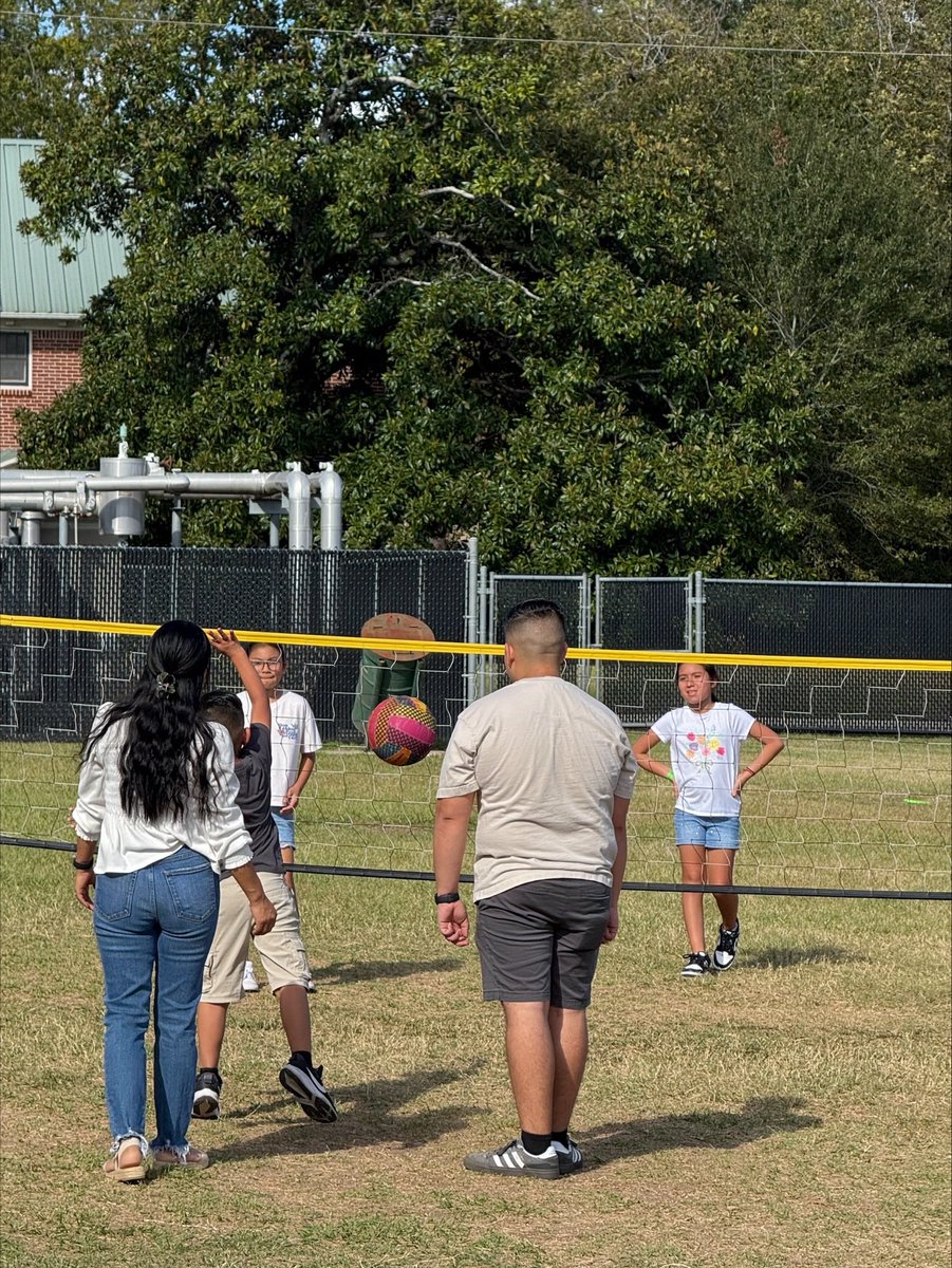 Travis_TWolves's tweet image. We had such a great time at our first Timberwolves Together Day! 🐺💙We loved seeing everyone play together, laugh, dance, enjoy great food, and simply spend quality time as a community.

#TimberwolvesTogether #FamilyEngagement #SchoolCommunity
