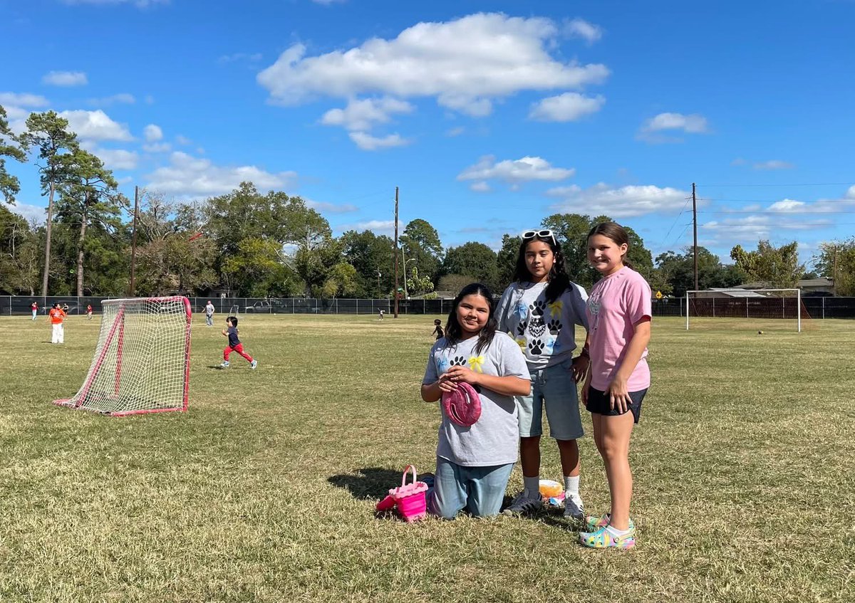 Travis_TWolves's tweet image. We had such a great time at our first Timberwolves Together Day! 🐺💙We loved seeing everyone play together, laugh, dance, enjoy great food, and simply spend quality time as a community.

#TimberwolvesTogether #FamilyEngagement #SchoolCommunity