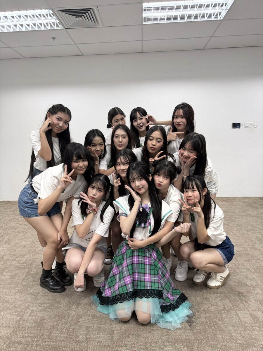 Hillary₊˚⊹♡ tweet media