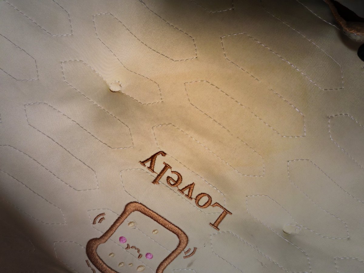 #abdl #diaper #尿布女孩 #幼児退行 #おむつ #abdl #幼儿退行 #尿不湿 #纸尿裤 #尿布 #失禁 #漏尿
我不小心把坐垫弄脏了