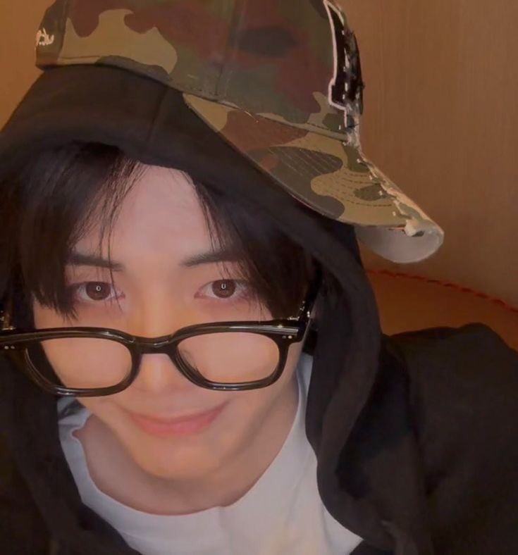 arghhh gak ada nama gw 🥹 makasih udah nemenin ngobrol beberapa hari ini, bakalan kangen!! see u in another story ara, sekar dan dane