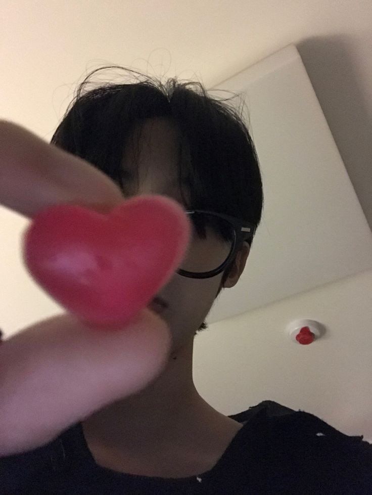hearein's tweet photo. casual game night but it's still table tennis lol i received this heart–shaped candy pack as a price because i #won. https://t.co/CFXhXvwKSo