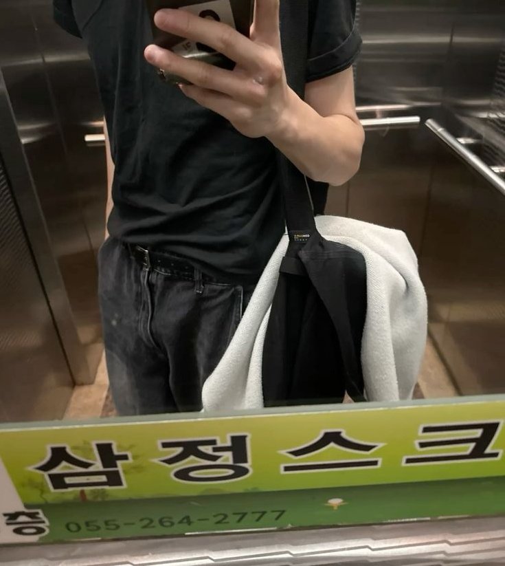hearein's tweet photo. casual game night but it's still table tennis lol i received this heart–shaped candy pack as a price because i #won. https://t.co/CFXhXvwKSo