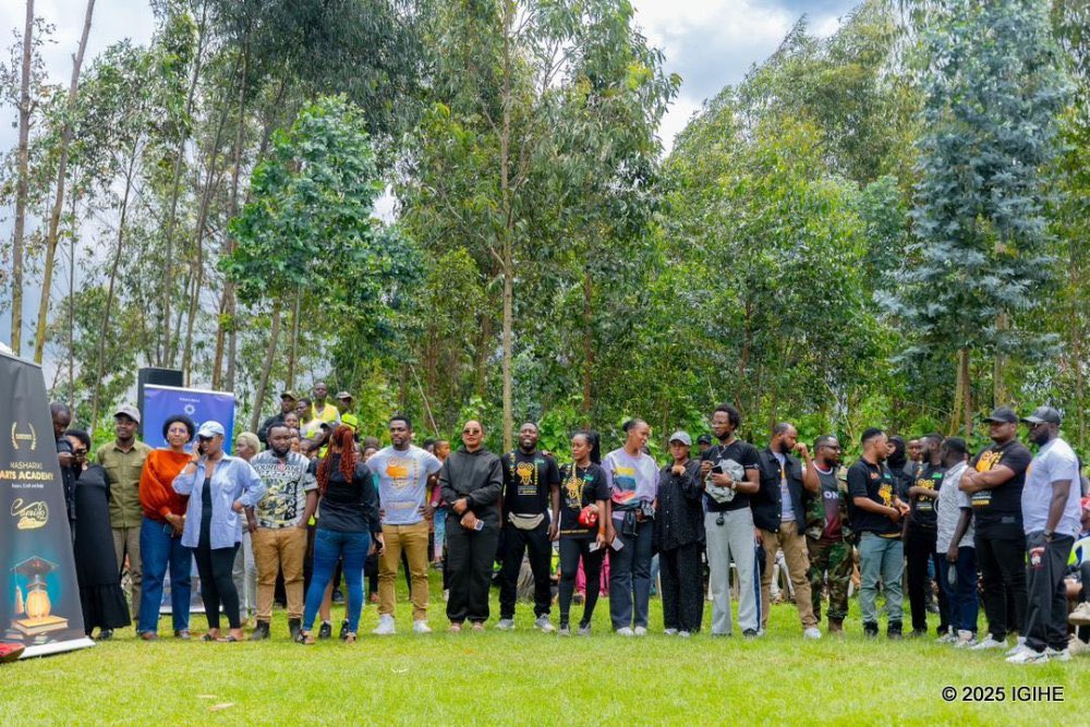 Guverineri <a href="/RwandaNorth/">Northern Province/ Rwanda</a> 
<a href="/gahundemaurice/">Maurice Mugabowagahunde</a> yakiriye abakinnyi ba sinema bitabiriye iserukiramuco rya <a href="/MasharikiFest/">Mashariki African Film Festival</a> bari bagendereye <a href="/MusanzeDistrict/">Musanze District</a> 
Ni igikorwa cyitabiriwe n’abakinnyi ba sinema biganjemo abafite amazina azwi bamaze iminsi mu bikorwa byo kuzenguruka igihugu.