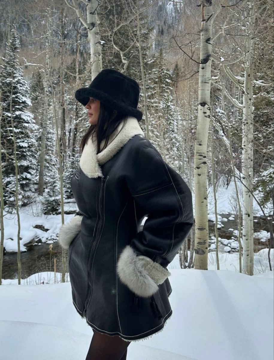 paintcdskies's tweet photo. Excited to spend time with these ladies.  #GOInTheSnow https://t.co/ZxyqG3slYK