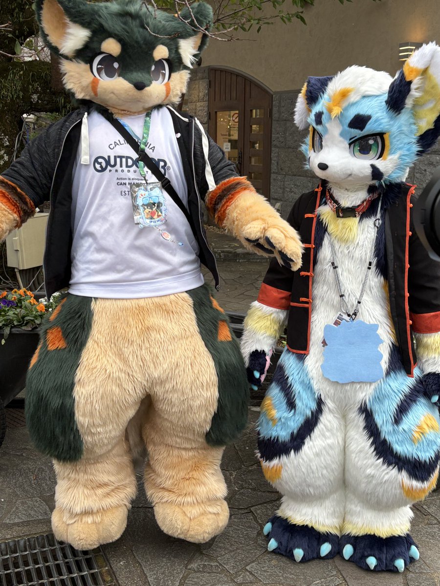 Toma_nyako0's tweet photo. 身長高いのどっちなんだろ🤔
 #Kemocon18 https://t.co/cthLSUPeM4