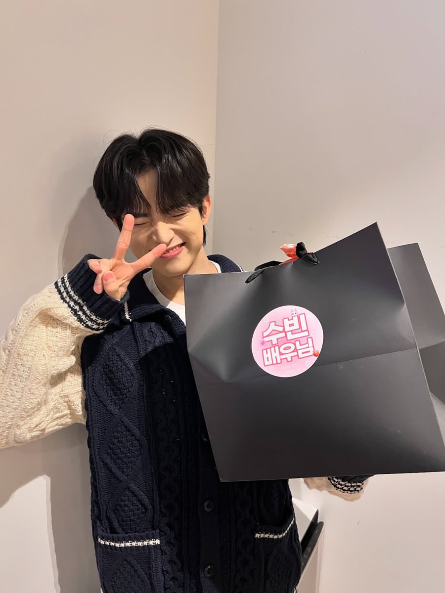 Little_subin's tweet photo. 오늘 복꽃피GV 수고했어🍑 https://t.co/Jae6cOjPQT