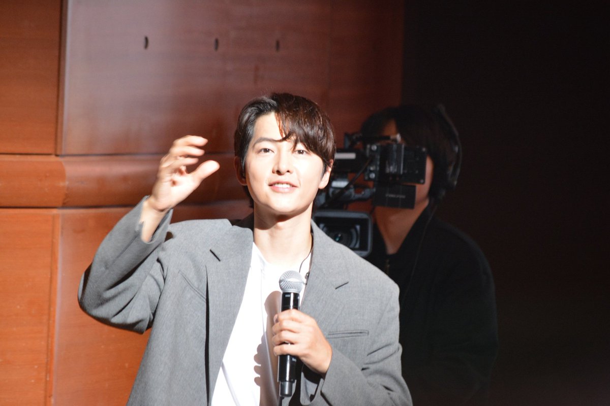 ソンジュンギ様ファンミ@大阪❤
生きてるうちにこんなに素敵な人を見つけられたことが幸せ🍀
東京ではあっという間過ぎたお見送り、今回はめちゃくちゃ幸せなことが💝ジュンギ様ありがとう❤