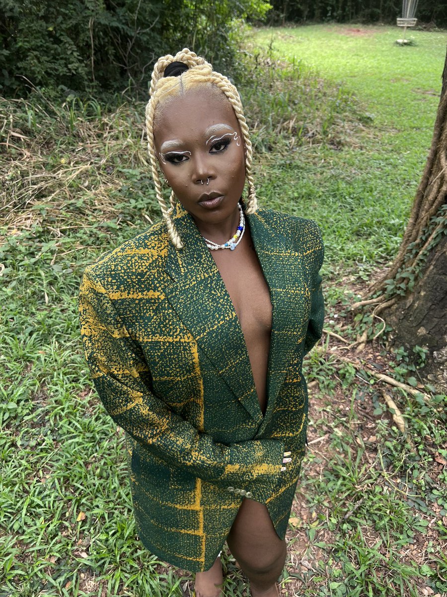 elsie_raad's tweet image. Hi guys, quick reminder that I dropped a whole ep 
  open.spotify.com/album/4ubkLa6H…