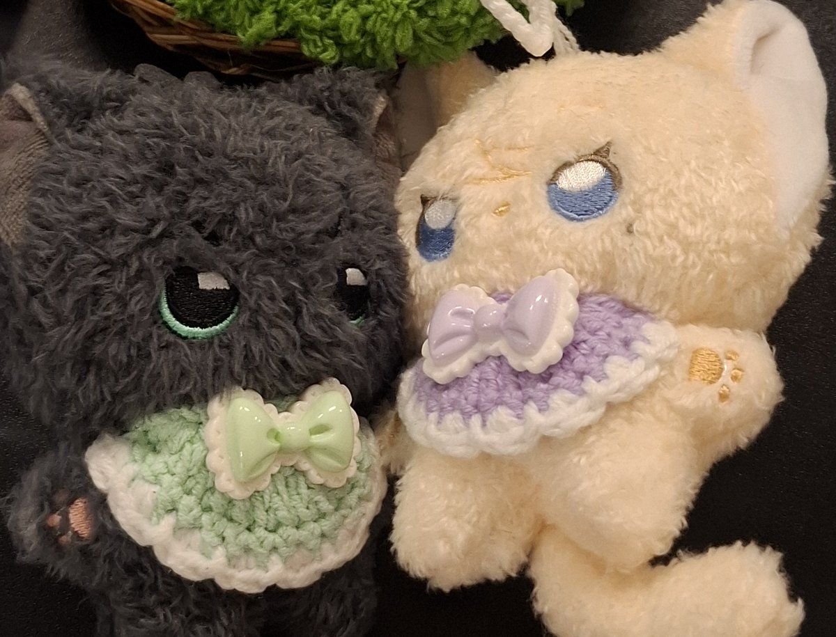 error404NF__'s tweet image. #PLLIมาแจก
เนื่องในโอกาสที่บั้มน้องบู้วทะลุ 1M 🎉✨️
แจกพึลลิที่ช่วยซื้อบั้มทั้งรอบปกติและดันยอดฮะ
กติกา : รีทวิต 
**ถ้าสุ่มได้ให้ส่งหลักฐานซื้อบั้ม &amp;gt;=5
-บั้มบ้านมีการ์ดชุดดำ 1 คน
-เข็มกลัด+สตด+สตก 2 คน
-เซต DIY   2 คน 
✨️เฉพาะ 5 คนแรก✨️
บอกเมน+แนบภาพเมน
ถักชุดแบบนี้ให้ค่า