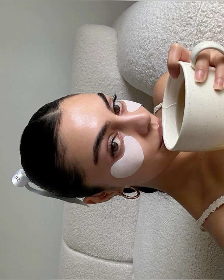 itsheeer_'s tweet image. Cutting off everything that drained my energy 💁‍♀️