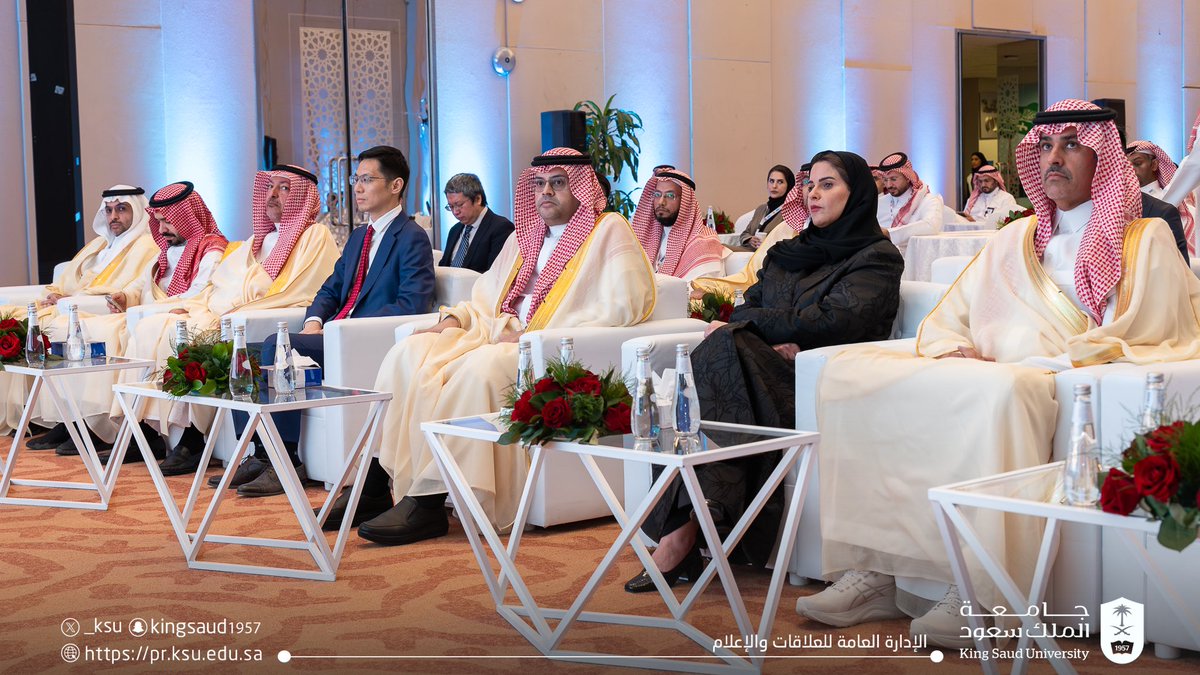 _KSU's tweet image. سعادة رئيس #جامعة_الملك_سعود المُكلَّف أ.د. علي بن محمد مسملي يفتتح &quot;قمة الذكاء الاصطناعي في التعليم&quot;، الذي عُقِد ضمن جهود الجامعة في تعزيز التحول الرقمي ودعم الابتكار التقني.