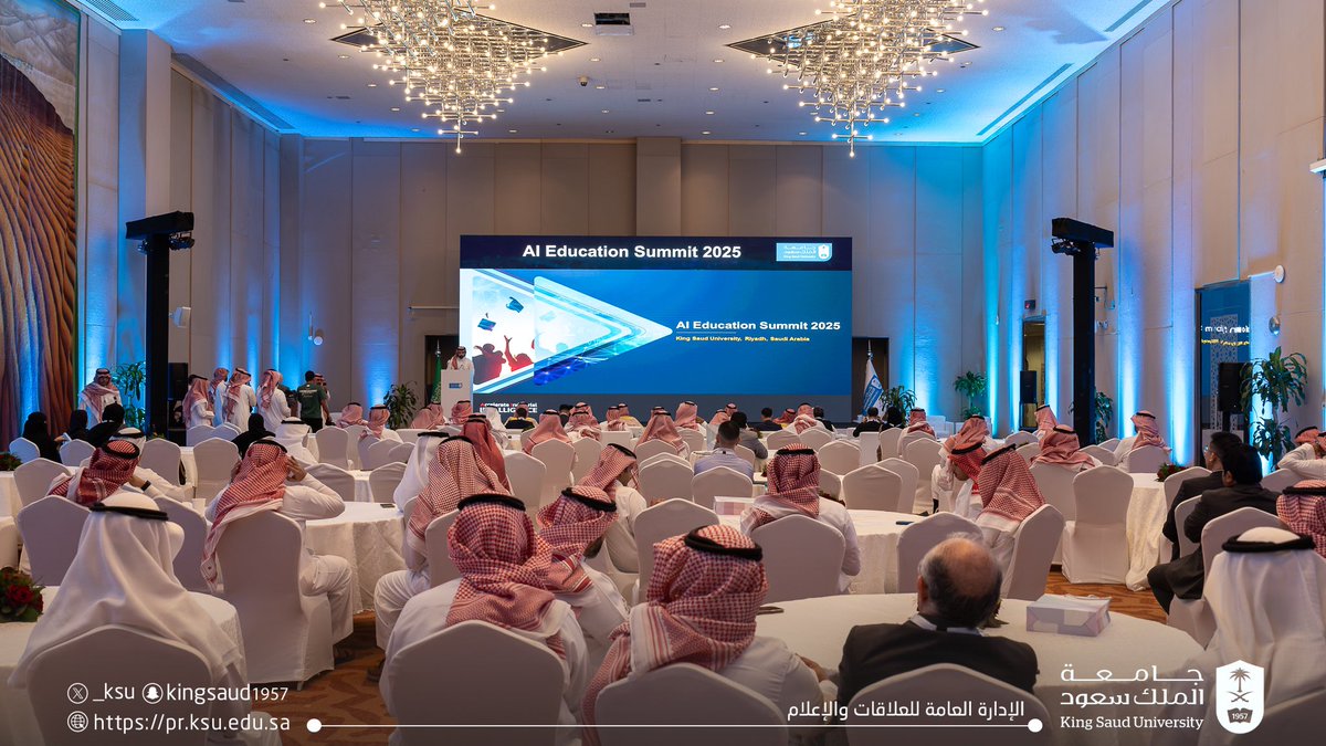 _KSU's tweet image. سعادة رئيس #جامعة_الملك_سعود المُكلَّف أ.د. علي بن محمد مسملي يفتتح &quot;قمة الذكاء الاصطناعي في التعليم&quot;، الذي عُقِد ضمن جهود الجامعة في تعزيز التحول الرقمي ودعم الابتكار التقني.