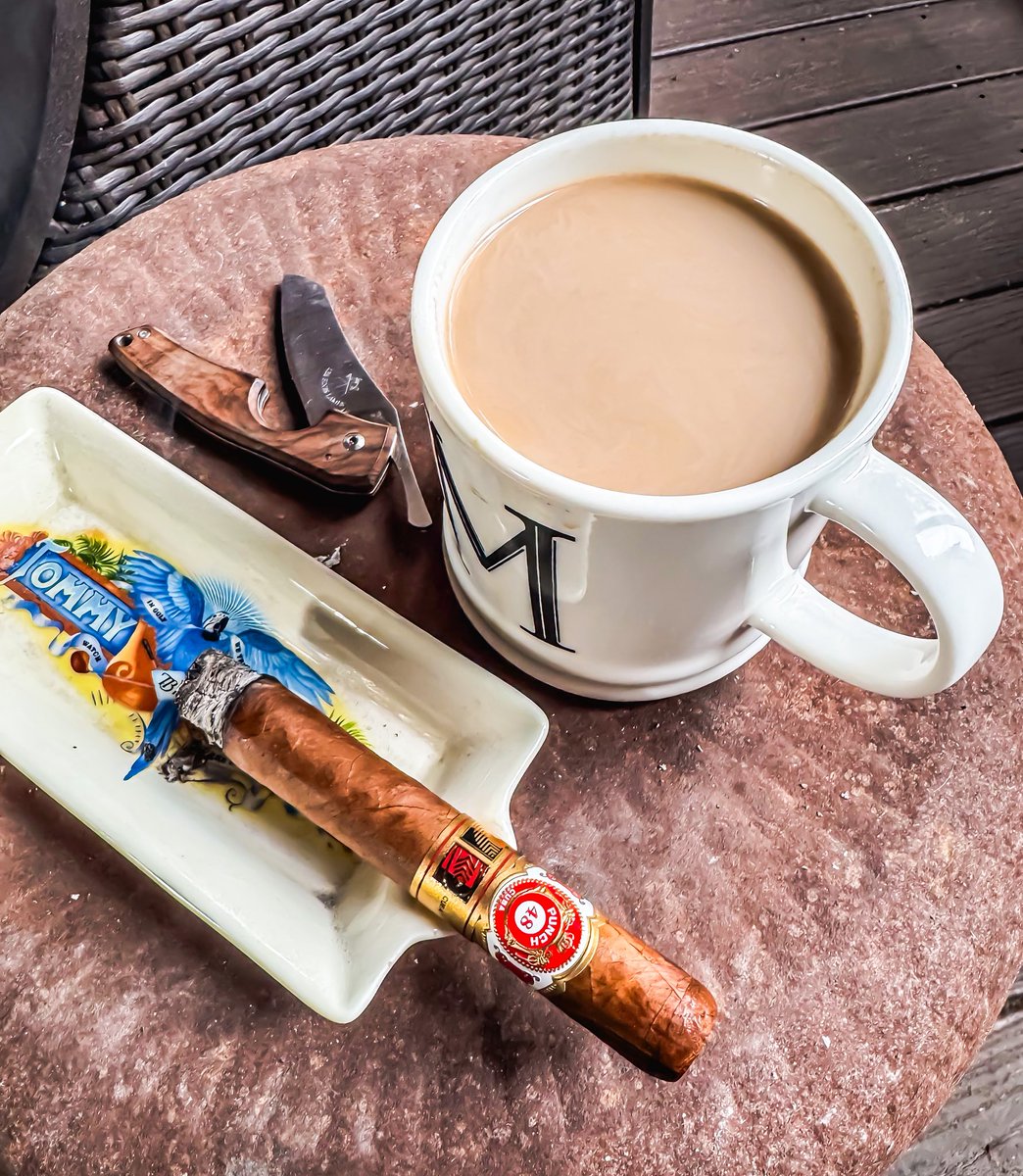 stogiedad's tweet image. Perfect way to start a Sunday morning, some quiet time with my #coffee and a #Cuban.  #Punch 48 @lacasadelhabano from a 2019 box.  #nowsmoking #CigarLife #CigarsOnX #BOTL #Habanos