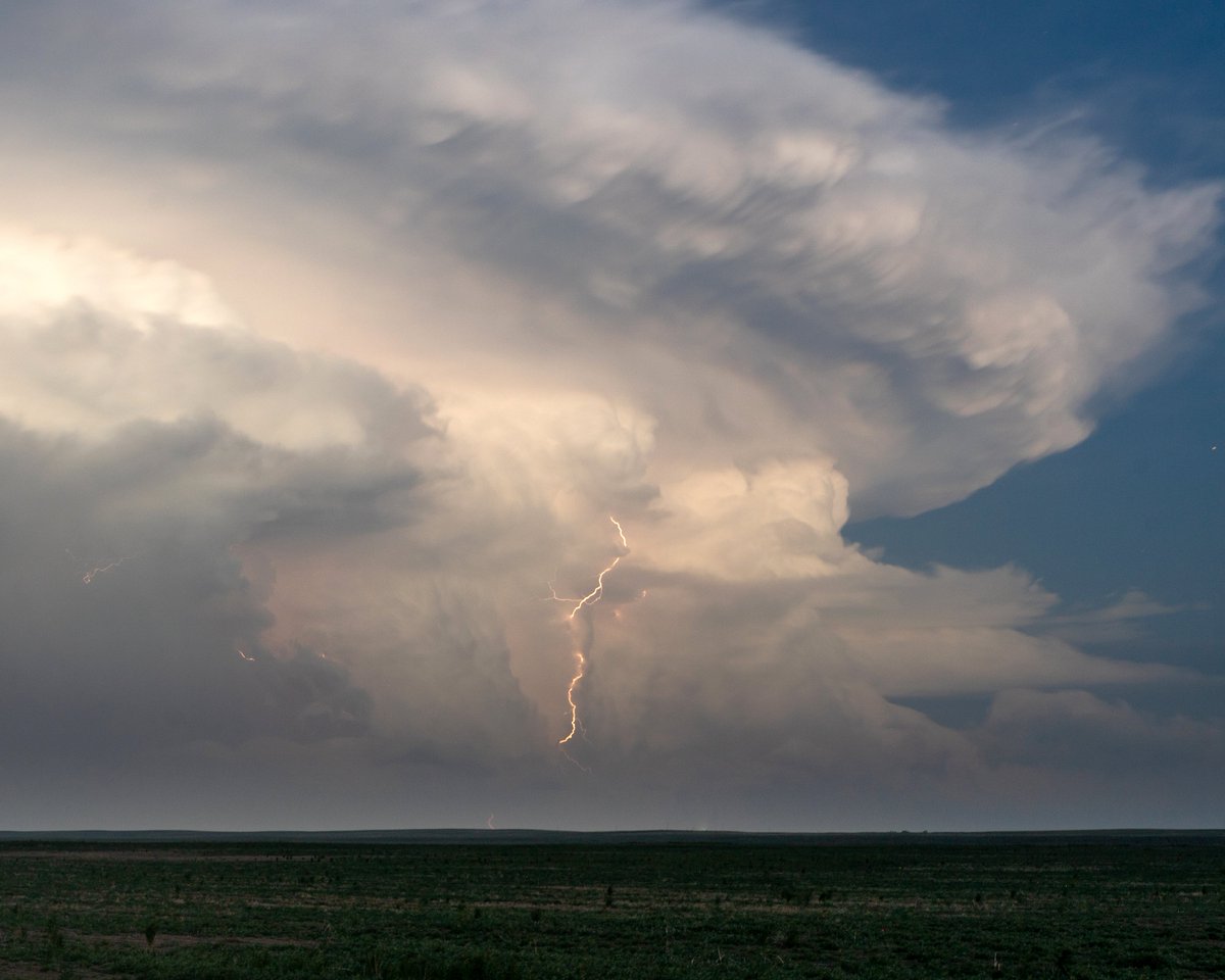 🌪️Bilim insanları, Aralık 2024'te ortaya çıkan ve gezegeni serinleten La Nina hava olaylarının Güneydoğu Asya'da ölümcül kasırgalara ve aşırı hava koşullarına yol açabileceği konusunda uyarıda bulundu

#Yeşilhat🌱

aa.com.tr/tr/yesilhat/bi…