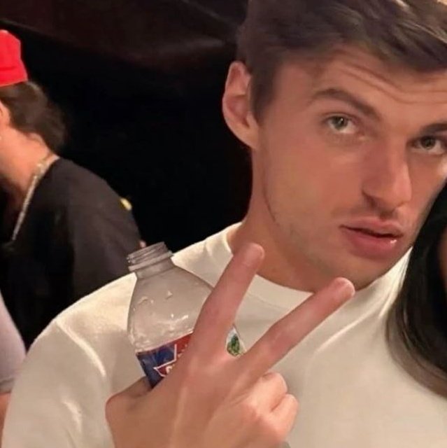 haollywood's tweet image. &quot;I heard they&apos;re               &quot;ke cakung?&quot;
shipping us!&quot;