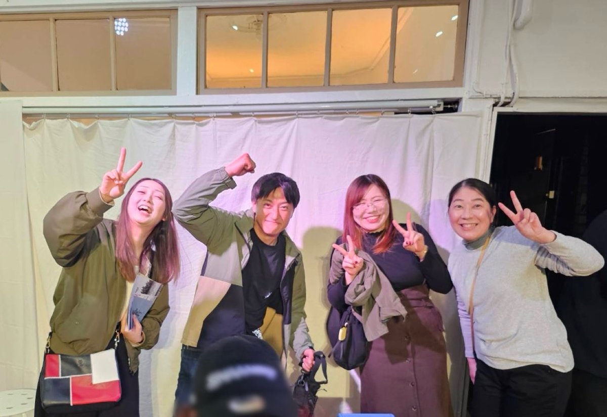 96moji's tweet photo. (劇)池田商会.さんのノーガード
『百鬼夜行』を観劇してきました！！

矢野さんが一緒に写ってくれて嬉しそうな3人。 https://t.co/aYLOxaXCHU