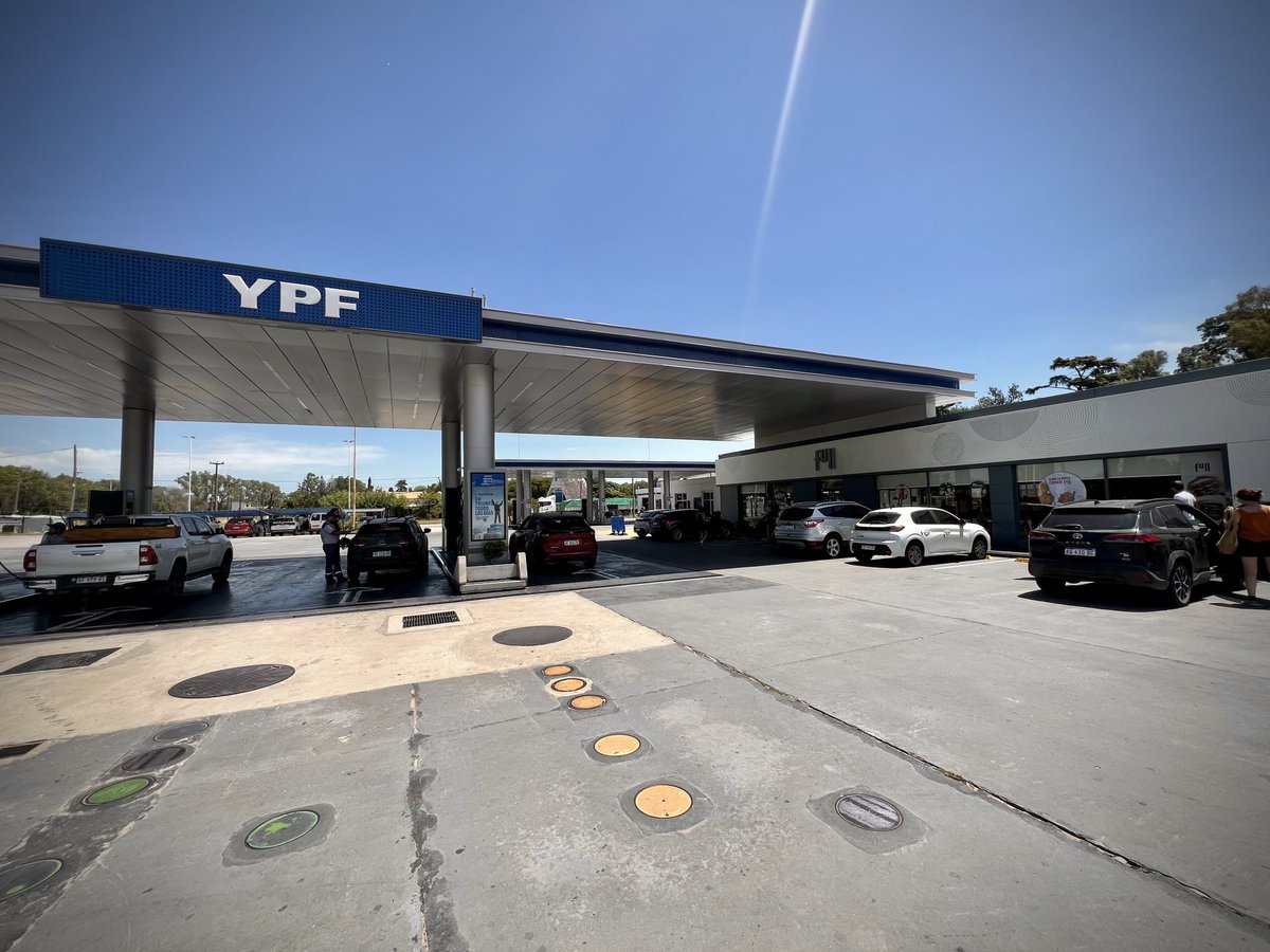 Just arrived in Buenos Aires!🛬

I had breakfast in this gas station called "YPF", very beautifull and tasty!

I noticed that is listed on NYSE and "BYMA" with the ticker "YPF"/"YPFD".

I bought some shares, i suggest you to do the same, its going to $80💸

Love Argentina!🇦🇷