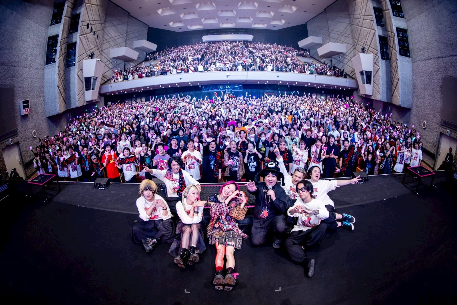 G54gutIa4AEB-B4?format=jpg&name=large