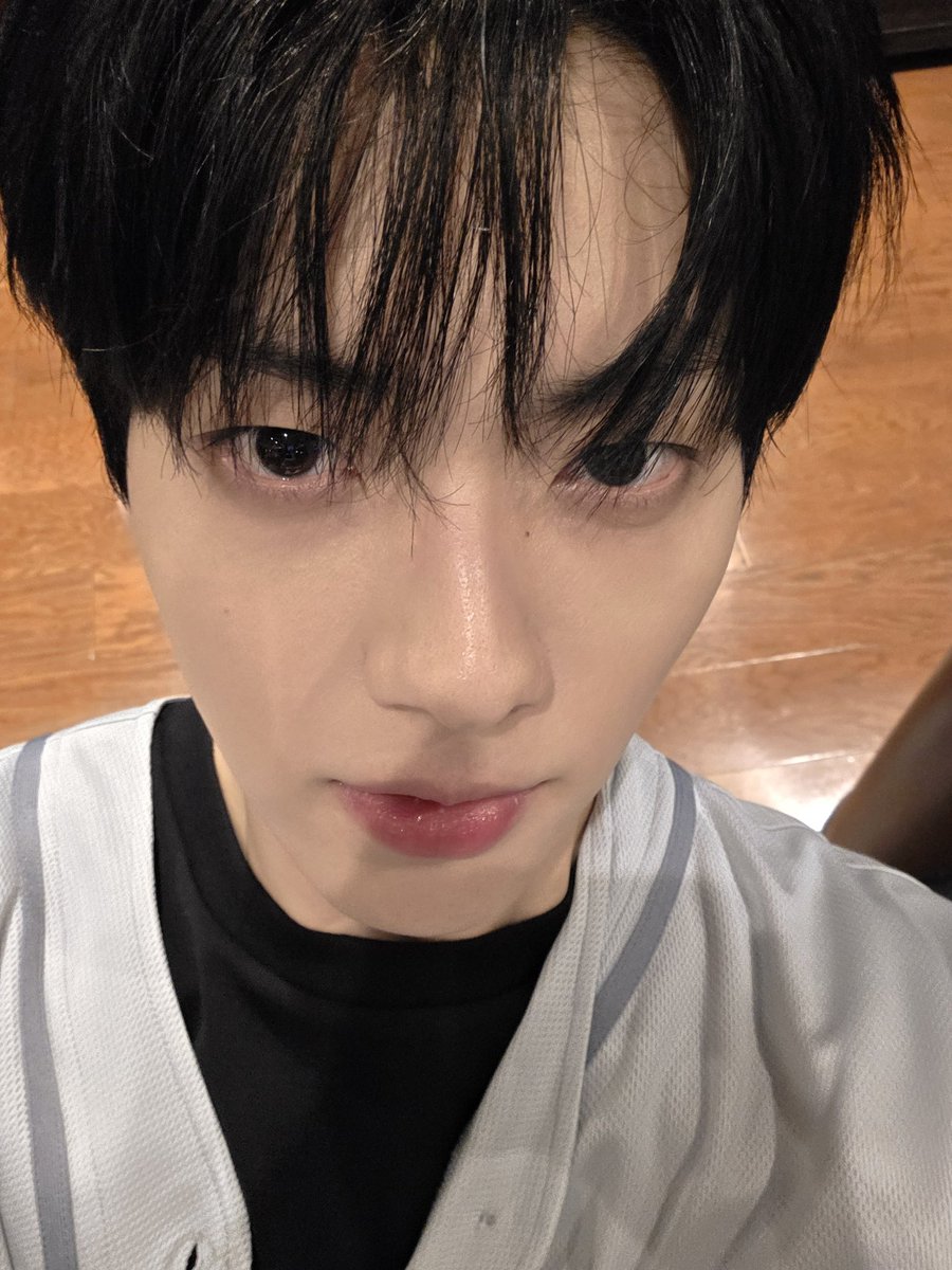 [251116] weverse dm 🐰💬 

🐰 😏