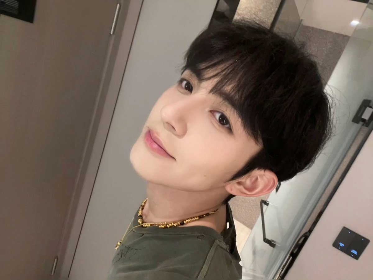 dongdong_th's tweet image. [📷] DongDong’s Weibo &amp;amp; IG Update

[1]
{16112025}
งานดนตรีครั้งแรกที่ได้เล่นร่วมกับทุกคน ขอบคุณ 广州汽水音乐节 ที่เชิญนะครับ สนุกมากกกก! ต่อไปจะดีขึ้นเรื่อยๆ ใช่มั้ย? 😁💙
Weibo : 
🔗 weibo.com/5531384235/523…

#DONGDONG #RaceBace_DONGDONG 
#DongJiexiang #东诘翔 #RaceBace #RGB_Plan