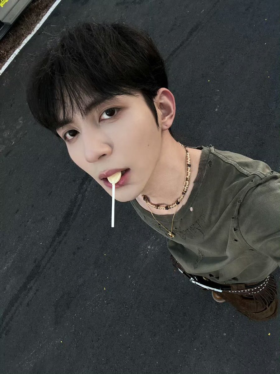 dongdong_th's tweet image. [📷] DongDong’s Weibo &amp;amp; IG Update

[1]
{16112025}
งานดนตรีครั้งแรกที่ได้เล่นร่วมกับทุกคน ขอบคุณ 广州汽水音乐节 ที่เชิญนะครับ สนุกมากกกก! ต่อไปจะดีขึ้นเรื่อยๆ ใช่มั้ย? 😁💙
Weibo : 
🔗 weibo.com/5531384235/523…

#DONGDONG #RaceBace_DONGDONG 
#DongJiexiang #东诘翔 #RaceBace #RGB_Plan